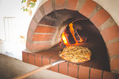 Qual è il costo per un forno a legna per pizzeria?